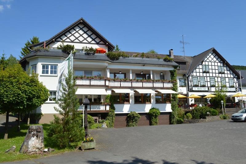 Hotel "Woiler Hof" Garni Eslohe Exteriör bild